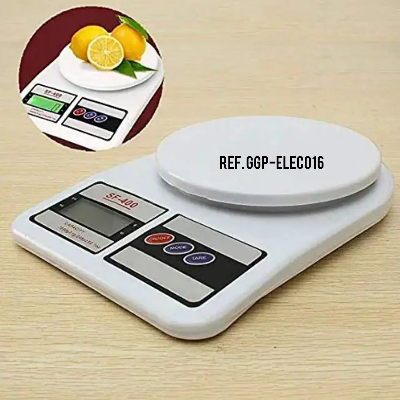 Balanza de cocina digital blanca SF400 de uso preciso, sobre superficie de madera, con plato redondo removible y pantalla LCD.