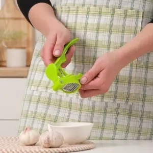 Set x4 Prensa de ajo de plástico con placa perforada y brazos articulados - Ahorras tiempo al preparar tus recetas favoritas sin esfuerzo