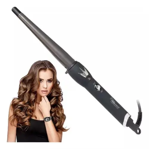 Pinza onduladora de cabello negra con control de temperatura junto a modelo con ondas largas, definidas y con volumen.