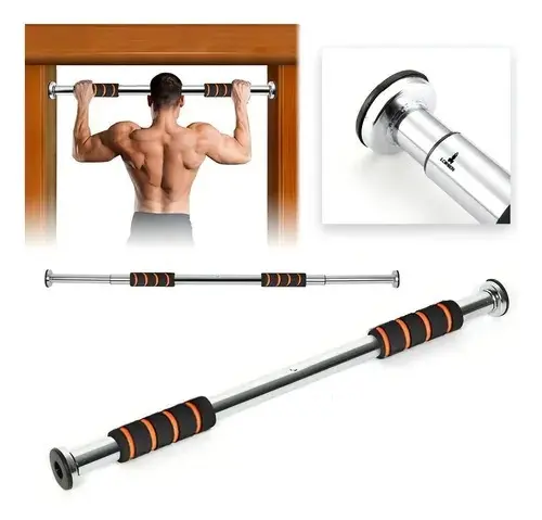 Barra cromada extensible para puerta con empuñaduras de espuma negra y naranja, mostrada en uso e detalle de soporte antideslizante.