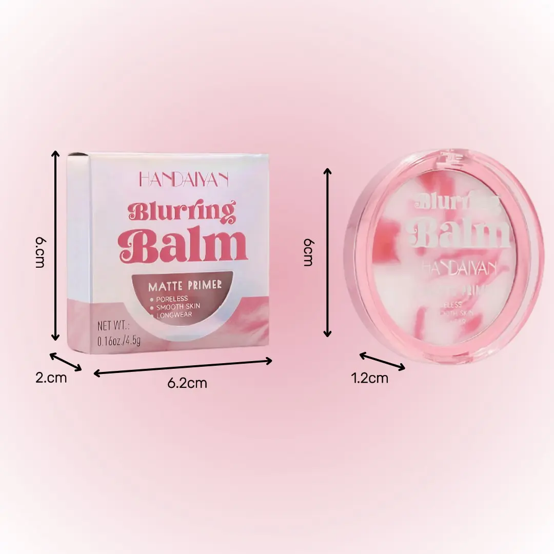 Caja de 6x6.2x2 cm y envase circular rosa de 6 cm de diámetro con primer matificante Blurring Balm para controlar el brillo facial.