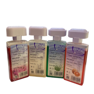 Cuatro cartuchos de cera depilatoria para roll on en colores rojo, crema, verde y naranja con tapas blancas y etiquetas de aromas naturales.