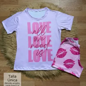 Conjunto de pijama rosa de tacto suave con camiseta de mensaje "Love all we need is love" y shorts con labios. Talla única con ajuste hasta talla L.