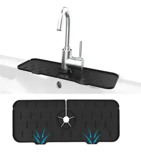 Protector de silicona negro para base de grifo con ranuras de drenaje y orificio central, diseñado para evitar charcos en el lavaplatos.