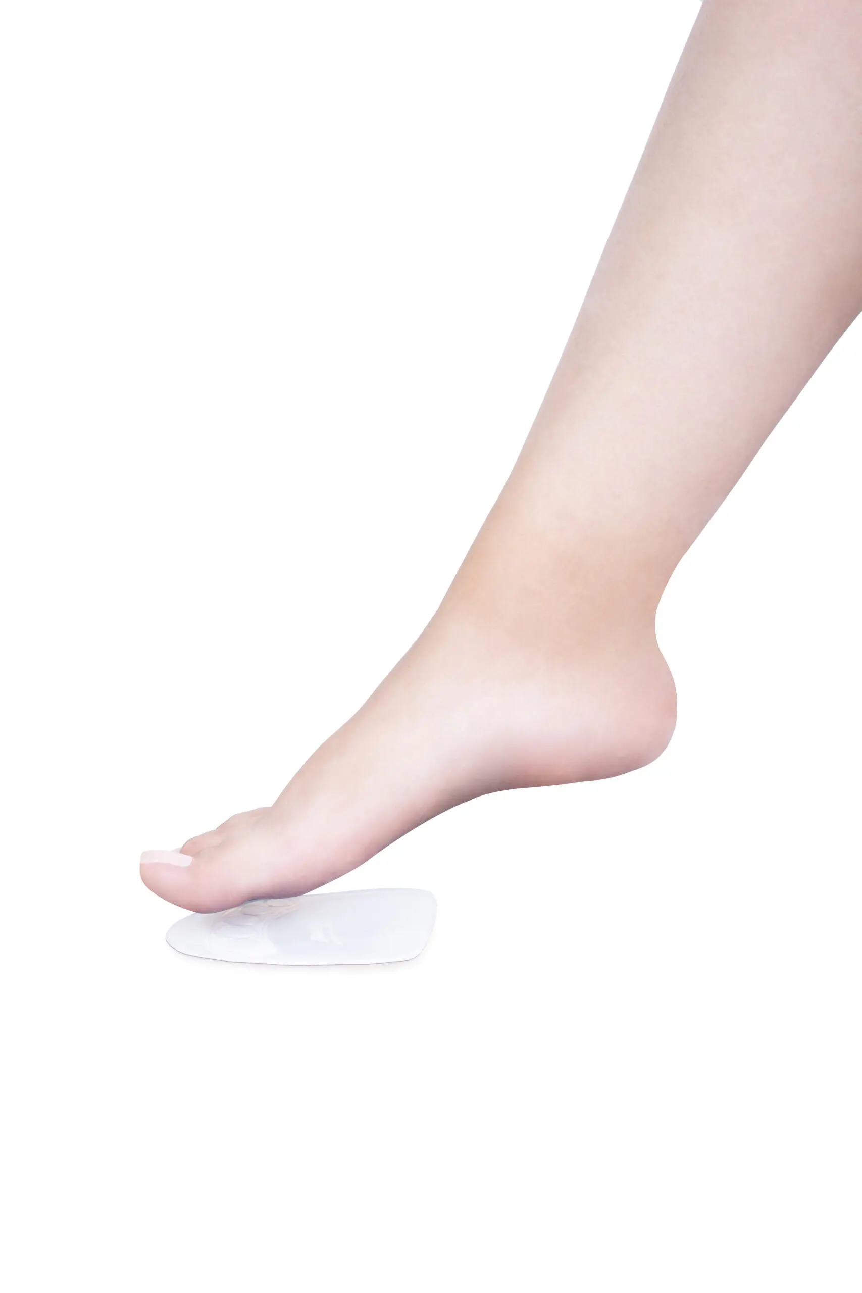 Pie de perfil con soporte plantar de silicona transparente ubicado bajo el antepié para brindar apoyo y aliviar la tensión.