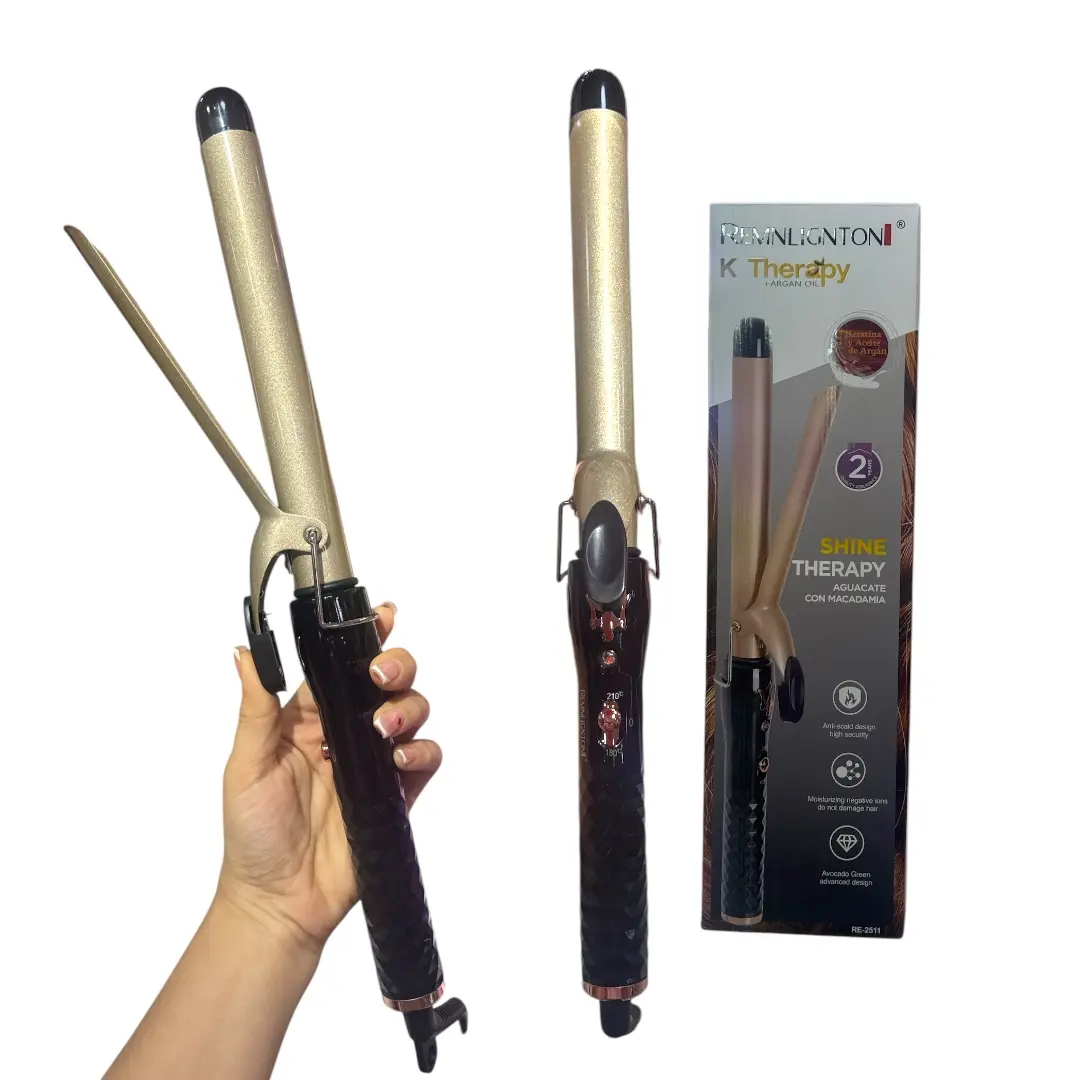 Pinza rizadora de cerámica con barril dorado y mango negro, mostrada abierta, cerrada y junto a su empaque de Shine Therapy.