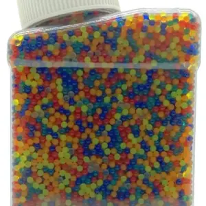 Tarro cuadrado con tapa blanca lleno de municiones de hidrogel multicolor, ideales para recarga constante en lanzadores de impacto y juegos tácticos.