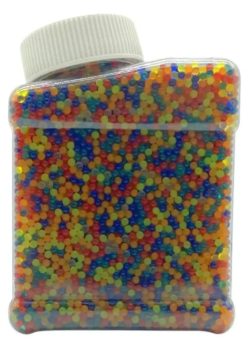 Tarro cuadrado con tapa blanca lleno de municiones de hidrogel multicolor, ideales para recarga constante en lanzadores de impacto y juegos tácticos.