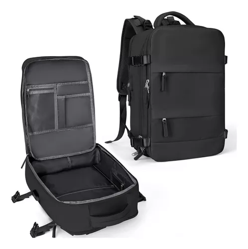 Bolso de viaje negro tipo mochila, mostrado cerrado y abierto con amplio compartimento y múltiples bolsillos organizadores internos.