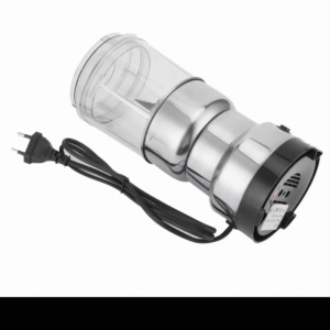 Licuadora y trituradora eléctrica 2 en 1 compacta con vaso transparente, cuerpo plateado, base negra y cable de alimentación, vista diagonal.