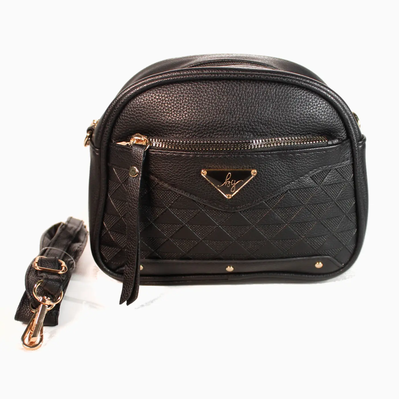 Bolso manos libres cruzado negro texturizado, con estructura redondeada, bolsillo frontal con cremallera, diseño acolchado triangular y correa ajustable.