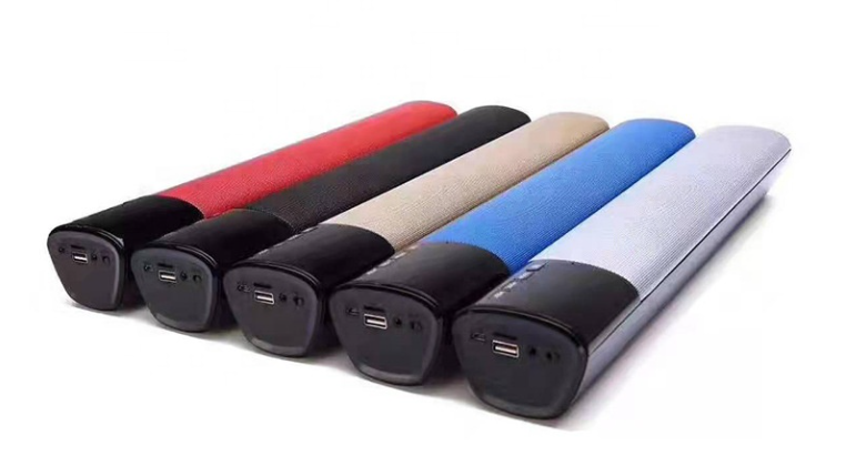 Cinco barras de sonido Bluetooth B28S inalámbricas en colores rojo, negro, beige, azul y plateado con puertos USB visibles.
