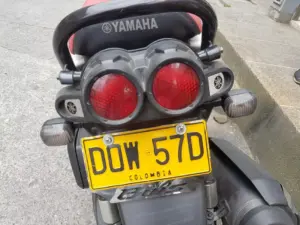 Set x2 Laterales stop de acero inoxidable para Yamaha BWS X - Personalizan la estética trasera y protegen contra la corrosión