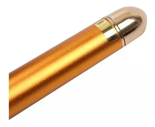 Masajeador facial vibratorio portátil de color dorado metálico con punta redondeada y selector de encendido y apagado.