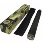 Bastón retráctil de defensa personal negro con estuche de lona negra y caja con camuflaje militar verde.
