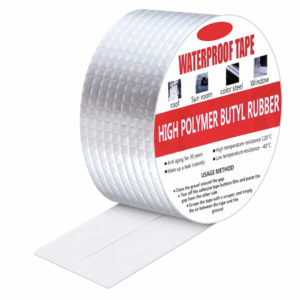 Rollo de cinta de butilo plateada con textura cuadriculada y una tira extendida para sellar goteras en techos y ventanas.
