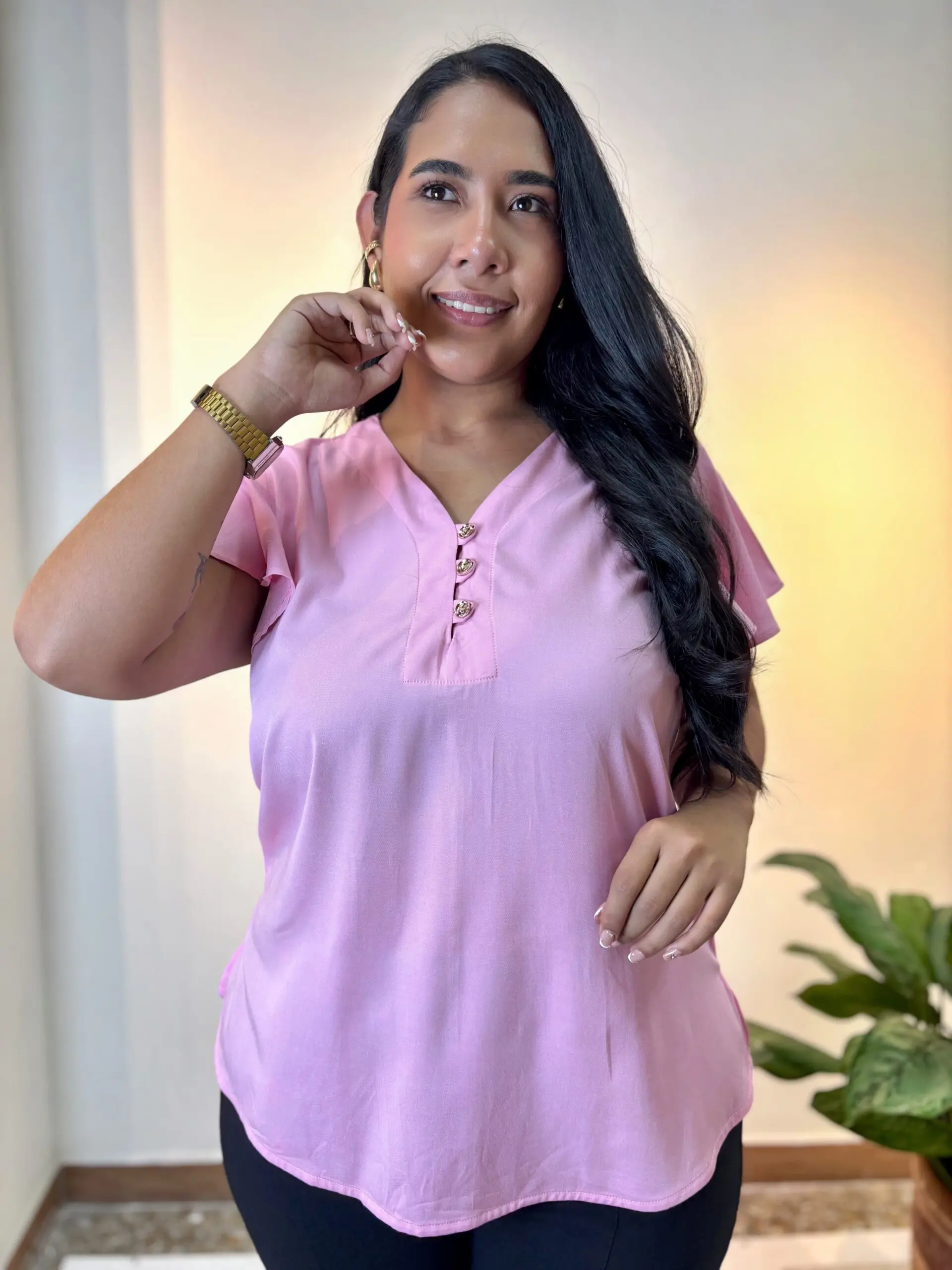 Blusa rosa extra plus para mujer con manga bolero, escote en V y botones dorados frontales, diseño fresco de uso diario