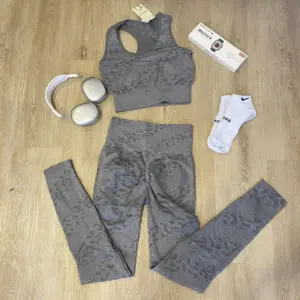 Set x2 Conjunto deportivo levanta cola de alta compresión - Moldea tu figura y realza tus curvas con total comodidad