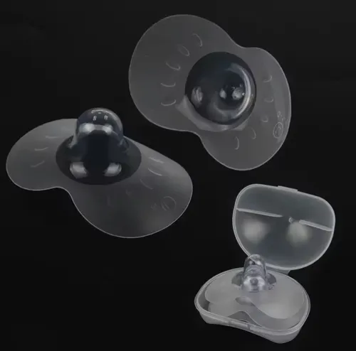 Dos pezoneras de silicona transparente y estuche protector transparente, diseño anatómico y flexible para lactancia materna.