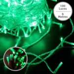 Serie de 100 luces LED verdes para decoración navideña, con 6 metros de longitud, presentada en un ovillo con detalle circular de los bombillos encendidos.