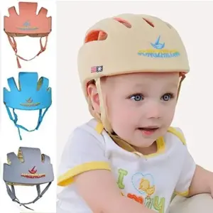 Casco protector para bebé beige con ventilación en uso, con variantes en colores rosa, azul y gris para proteger la cabeza durante el gateo.