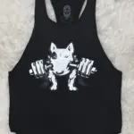 Esqueleto olímpico deportivo negro para mujer con diseño de pitbull halterófilo levantando pesas en el frente y corte racerback