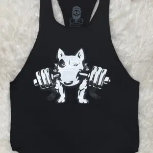 Esqueleto olímpico deportivo negro para mujer con diseño de pitbull halterófilo levantando pesas en el frente y corte racerback