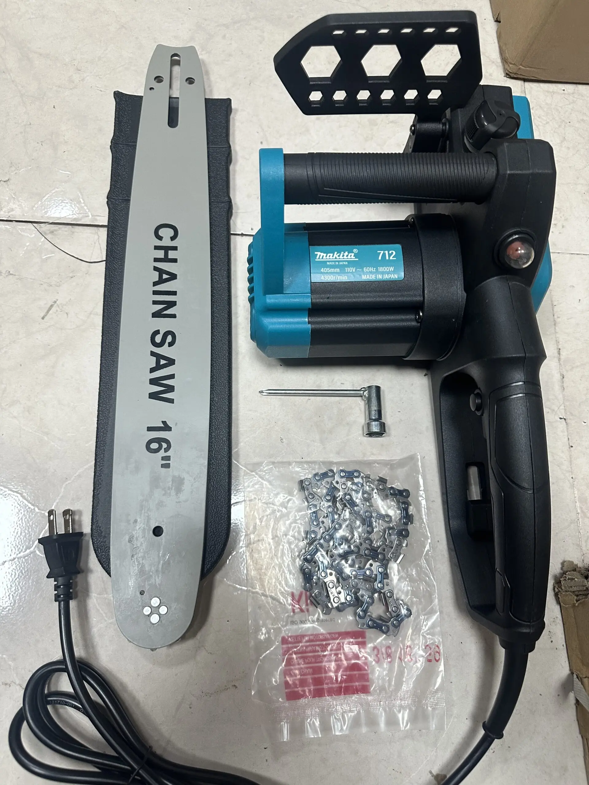 Motosierra Eléctrica Makita de 16 pulgadas para madera - Facilita cortes rápidos y seguros en el jardín