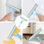 Limpiador manual azul de vidrios con esponja y hoja de goma, usado en superficies de vidrio, azulejos y espejos para eliminar agua y grasa.