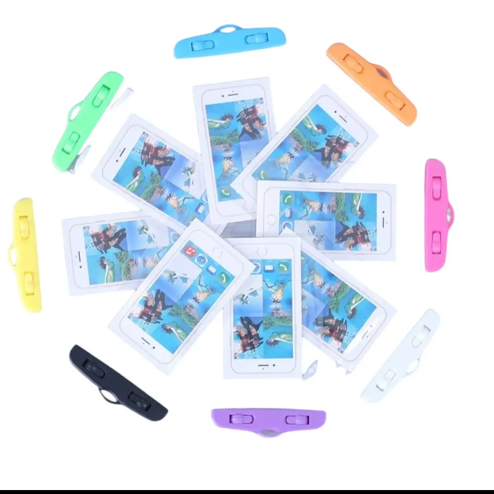 Set de cuatro bolsas impermeables para celular en múltiples colores y cierres herméticos de plástico dispuestas en círculo.