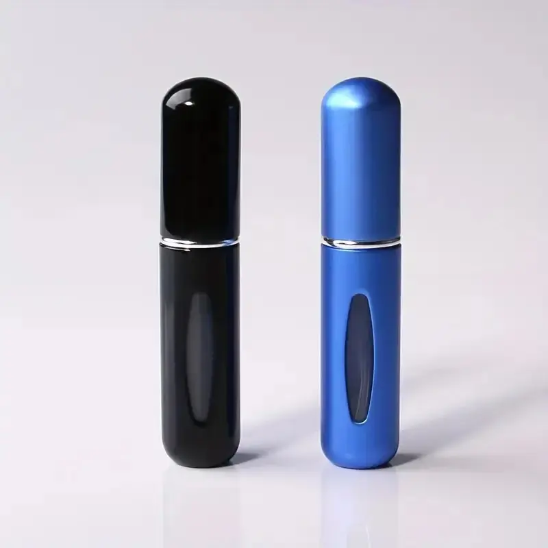 Dos dispensadores de perfume recargables de 5 ml, uno negro brillante y otro azul mate, con ventana transparente para ver el nivel de fragancia.