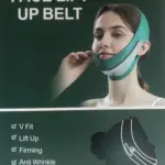 Faja elástica facial color verde azulado para definir el contorno y reducir la papada, con modelo usándola y silueta de ajuste en fondo oscuro.