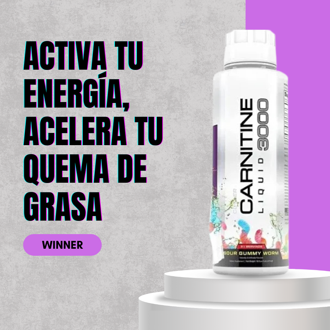 Botella blanca de L-Carnitina líquida 3000 sabor sour gummy worm sobre podio, con texto promocional en español sobre energía y quema de grasa.