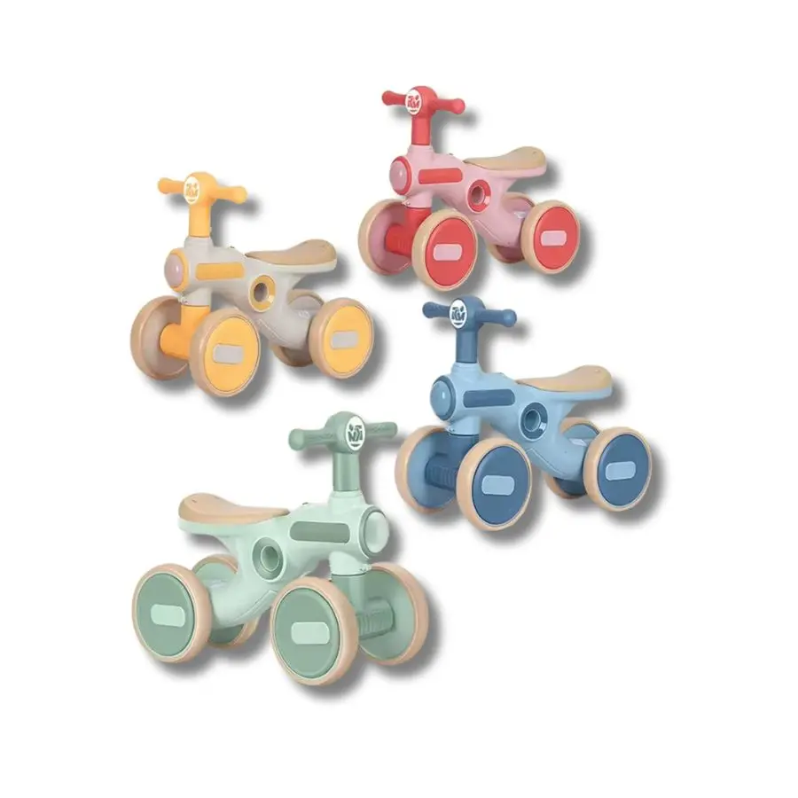 Cuatro triciclos infantiles de cuatro ruedas en colores amarillo, rosa, azul y verde menta, con asientos beige y diseño para equilibrio.