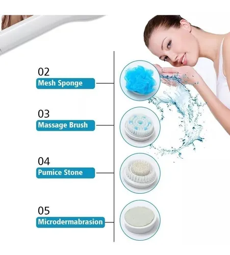 Cepillo eléctrico de ducha blanco con cuatro cabezales intercambiables: malla azul, cepillo masajeador, piedra pómez y accesorio de microdermabrasión.