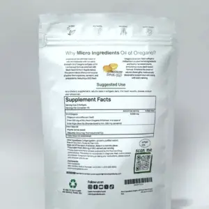 Reverso de bolsa blanca con cierre hermético que muestra la tabla nutricional, instrucciones de uso y código QR de cápsulas de aceite de orégano.