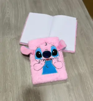 Set x2 Libreta Stitch afelpada de textura suave y diseño tierno - Organiza tus apuntes escolares mientras disfrutas un tacto reconfortante