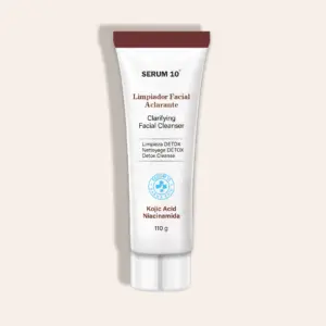 Tubo de limpiador facial aclarante Serum 10 con ácido kójico y niacinamida, presentación de 110 g en color blanco y tapa granate.