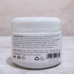Frasco blanco de mascarilla capilar violeta de 250 ml con etiqueta informativa detallando ingredientes en español y código de barras.