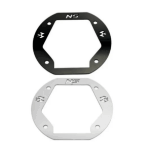 Set de dos tapas protectoras para tanque en acero inoxidable, una negra y otra plateada, con diseño recortado para Bajaj NS.