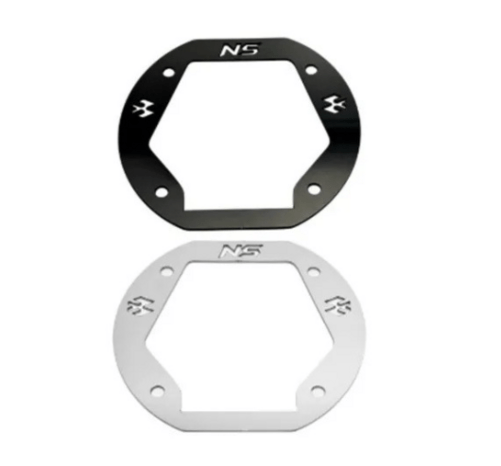 Set de dos tapas protectoras para tanque en acero inoxidable, una negra y otra plateada, con diseño recortado para Bajaj NS.