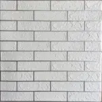 Panel adhesivo de pared con diseño de ladrillo plata en relieve 3D, textura rugosa y patrón de bloques para revestimiento decorativo.