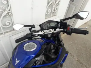 Set x2 Tornillos de acero inoxidable para manillar de motocicleta - Personaliza la dirección con un acabado metálico duradero