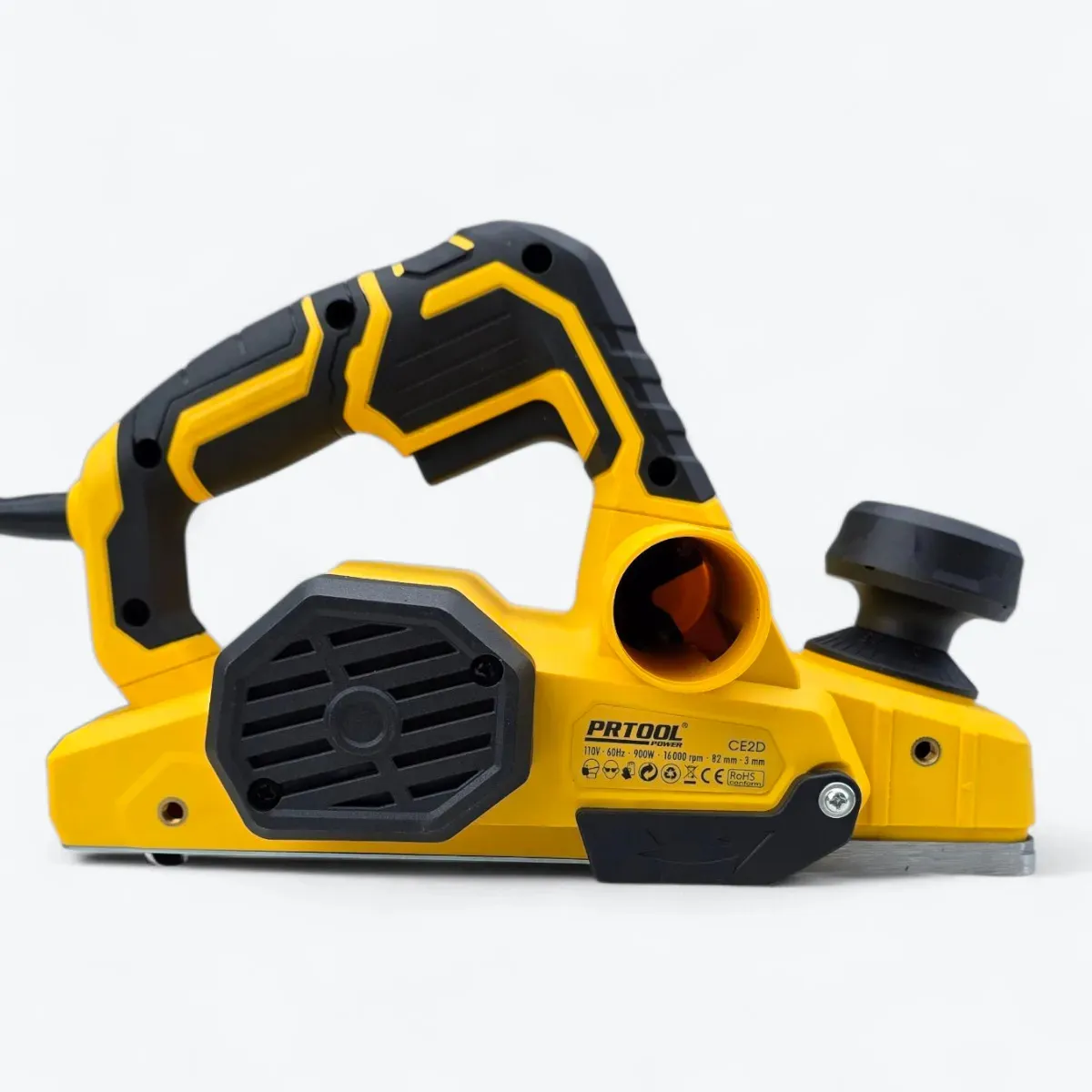 Cepillo eléctrico para madera amarillo y negro con empuñadura ergonómica, motor de 900W y base metálica de 82 mm con ajuste lateral.