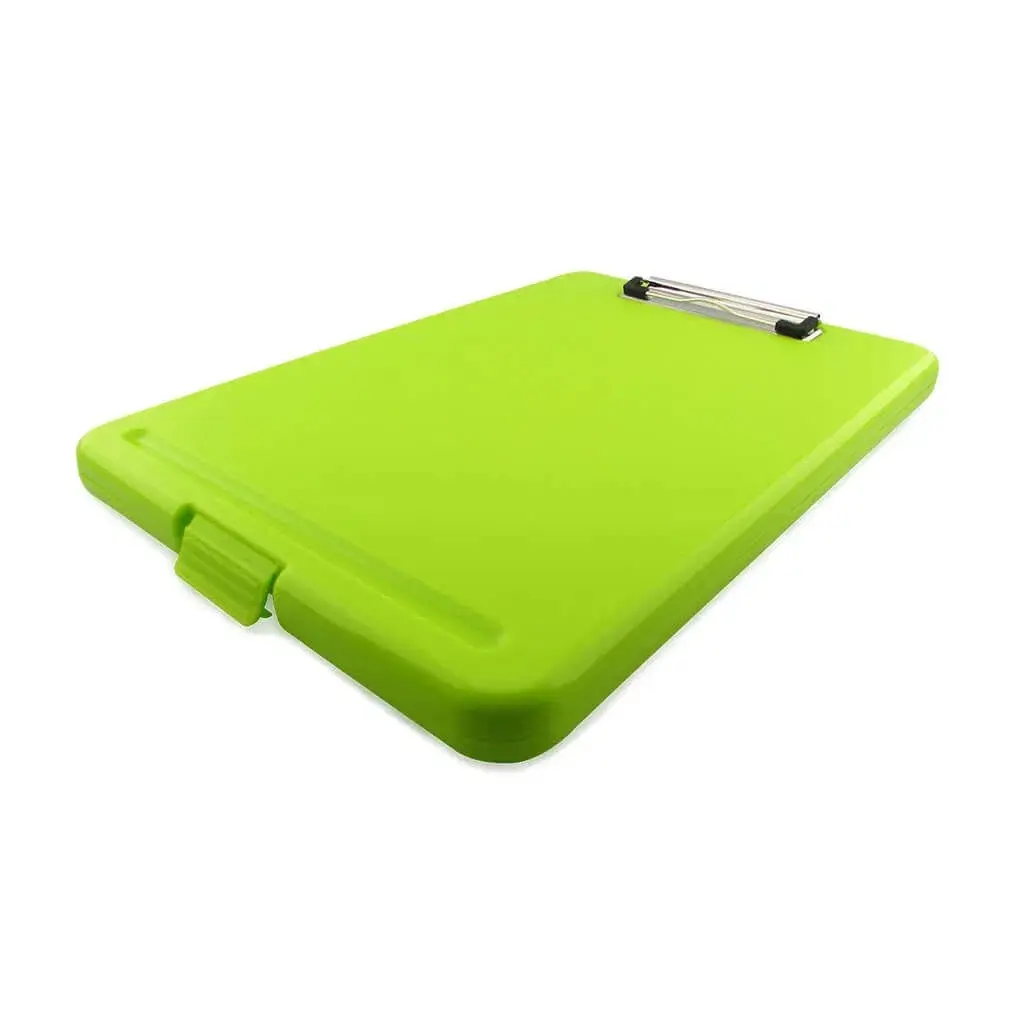 Carpeta archivadora plástica verde brillante A4 con pinza metálica superior y cierre de seguridad inferior.