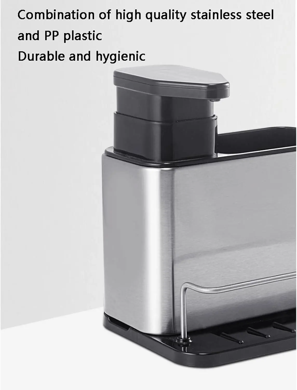 Dispensador de jabón manual negro y escurridor de acero inoxidable con soporte para esponja sobre base plástica.