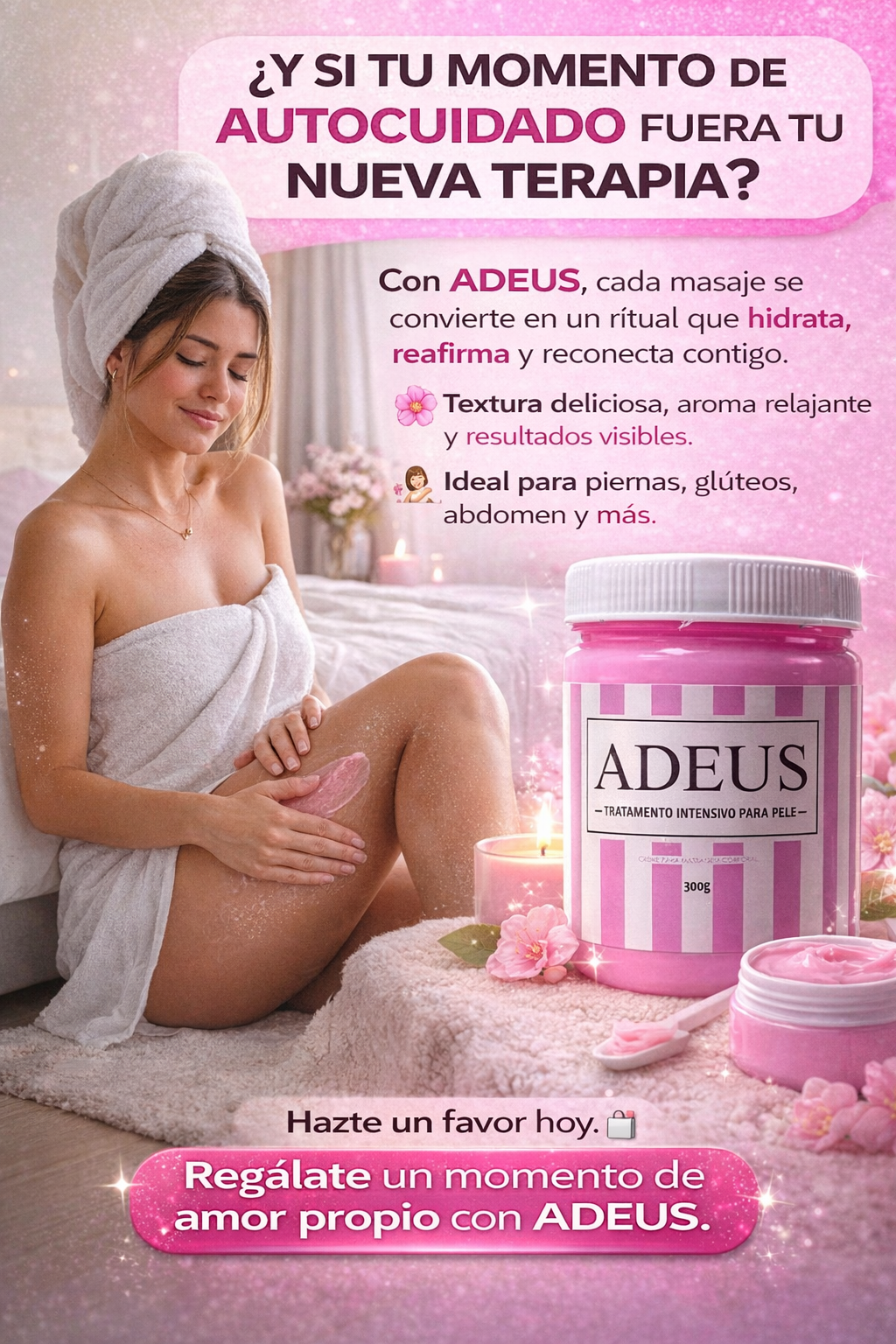 Mujer aplicando crema corporal rosada Adeus de 300g sobre su pierna, junto a un frasco y velas aromáticas en un espacio relajante.