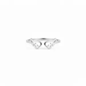 Anillo de acero inoxidable plateado con diseño de alas enfrentadas y abertura central, estilo minimalista.