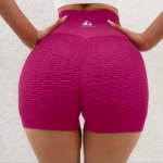 Short de lycra deportiva push up fucsia de cintura alta con textura en relieve y fruncido trasero para realzar la figura.