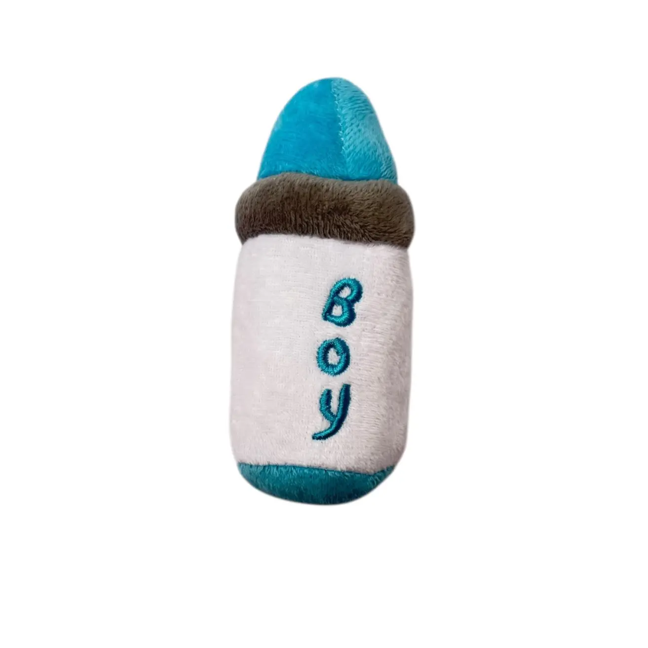 Peluche para mascota en forma de biberón con la palabra boy bordada, cuerpo blanco de felpa, base y boquilla azul brillante, y anillo marrón texturizado.